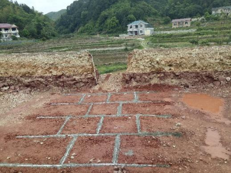 图2. 非饱和路基现场注水试验 图2. 非饱和路基现场注水试验